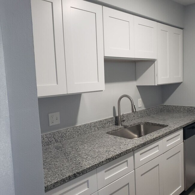 Building Photo - Beautiful water view ground floor condo in...