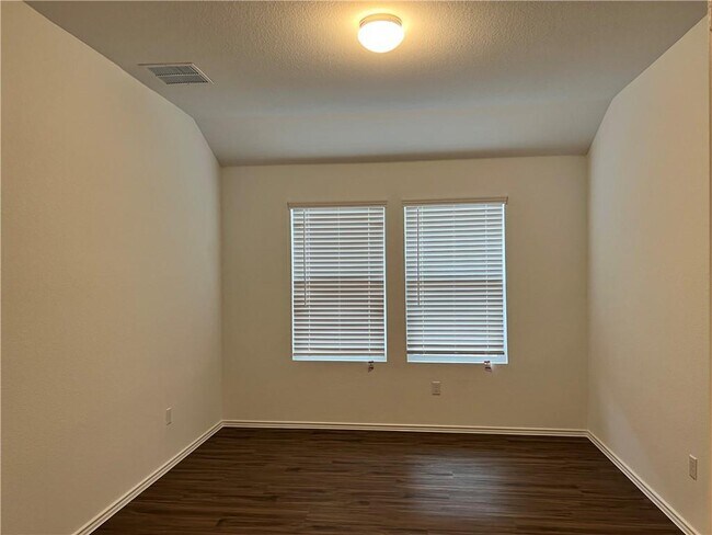 Building Photo - 223 Chickasaw Ln