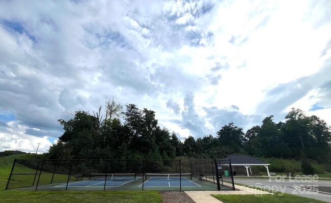 Building Photo - 118 Tomahawk Drive