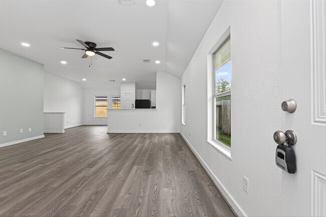 Building Photo - 7714 Stallion Trail Dr