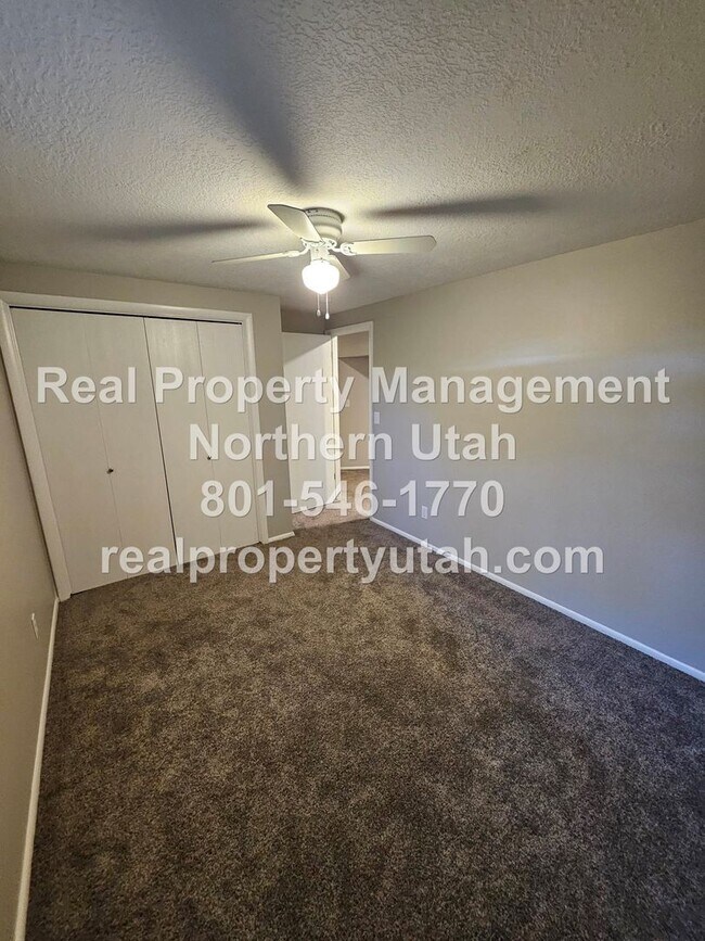 Building Photo - Lovely 5 Bedroom Home in Layton Available Now!