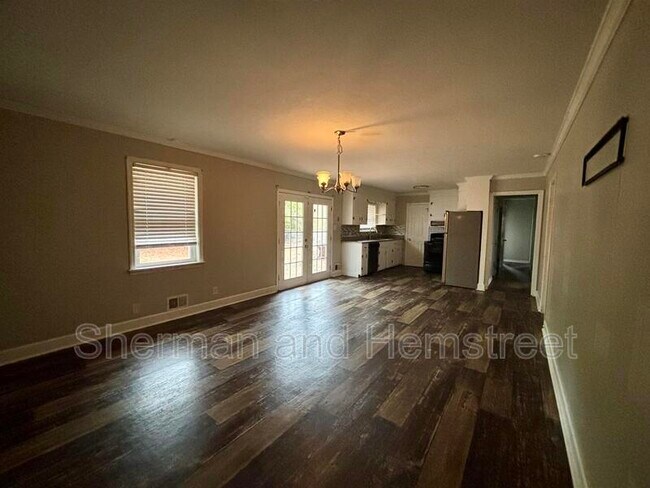 Building Photo - 2817 Meadowbrook Dr