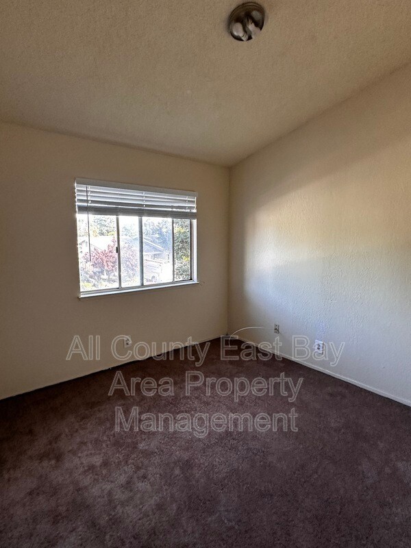 Building Photo - 1117 N Lincoln St