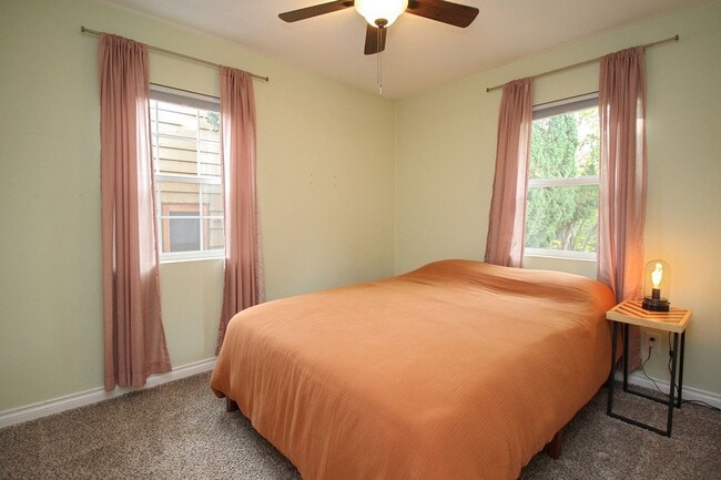 Building Photo - 9020 SE Stephens St