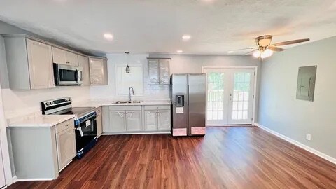 Building Photo - 2141 Robin Hood Ct