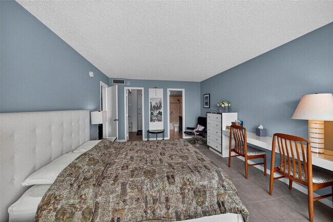 Building Photo - 531 N Ocean Blvd