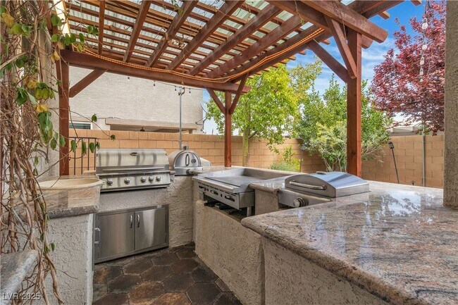 Building Photo - 10988 Wonder Hills St