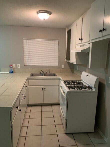 Building Photo - 220 N Hargrave St