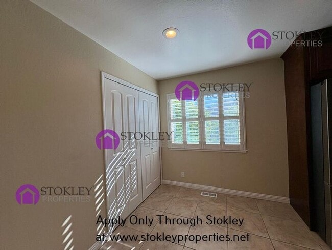 Building Photo - 323 Thistle Cir