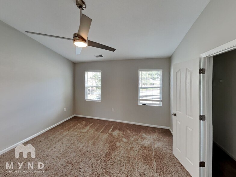 Building Photo - 303 Holton Dr