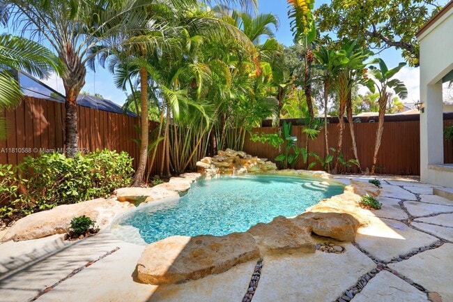 Building Photo - 2527 Inagua Ave