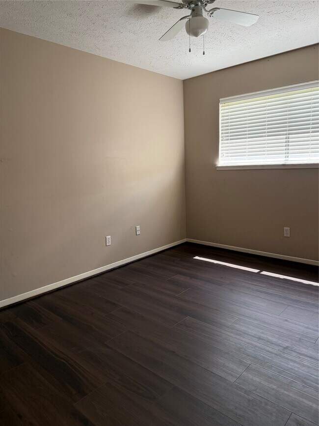 Building Photo - 10102 Sagecourt Dr