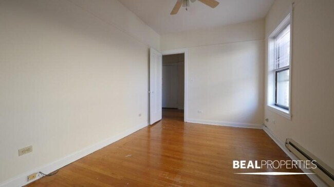 Building Photo - 1 bedroom in CHICAGO IL 60613
