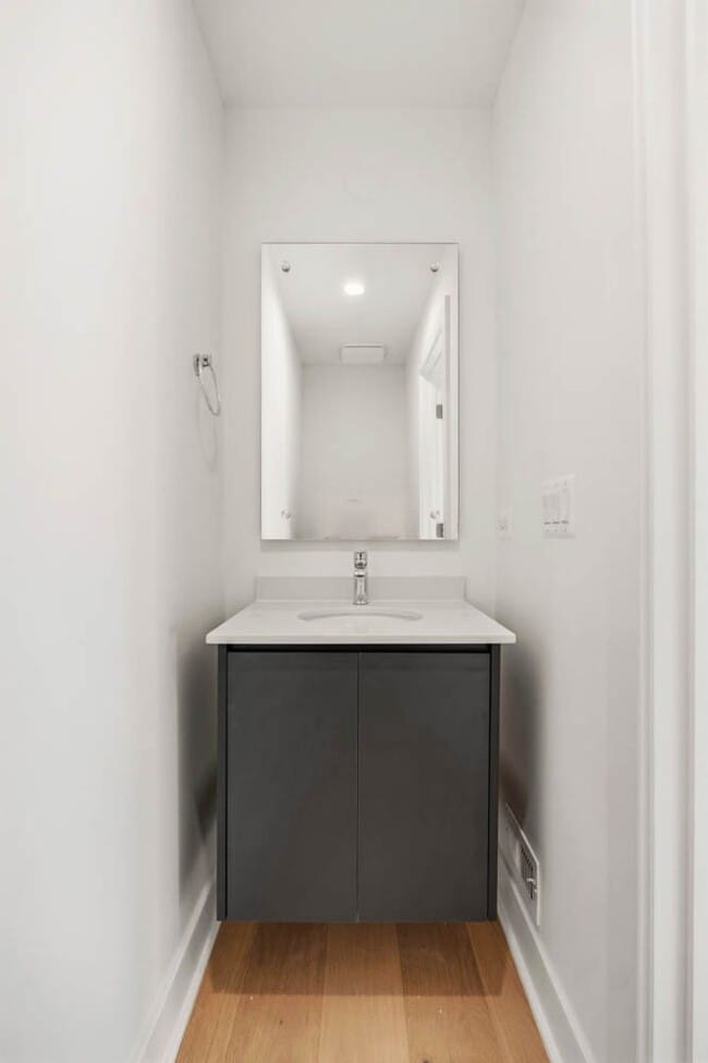 Building Photo - Reservoir District Townhome | 3 Bed + Den | 3.5 Bath | 1,800 Sf | Large Private Rooftop Deck & Ba...