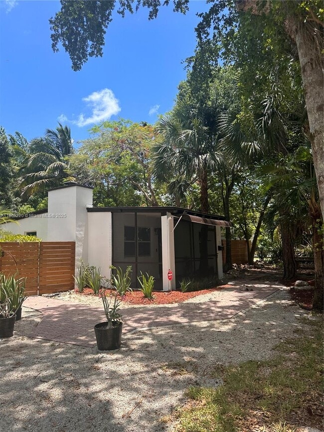 Primary Photo - 1733 SW 13th St