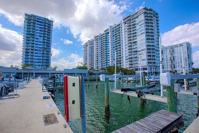Building Photo - 18021 Biscayne Blvd