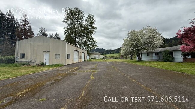 Building Photo - 18728 SE Richey Rd