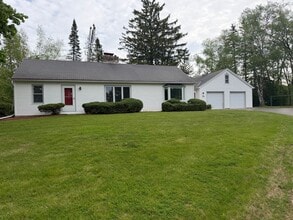 Building Photo - 2 Bedroom Plus Den / 3 Bathroom / Single Family Home
