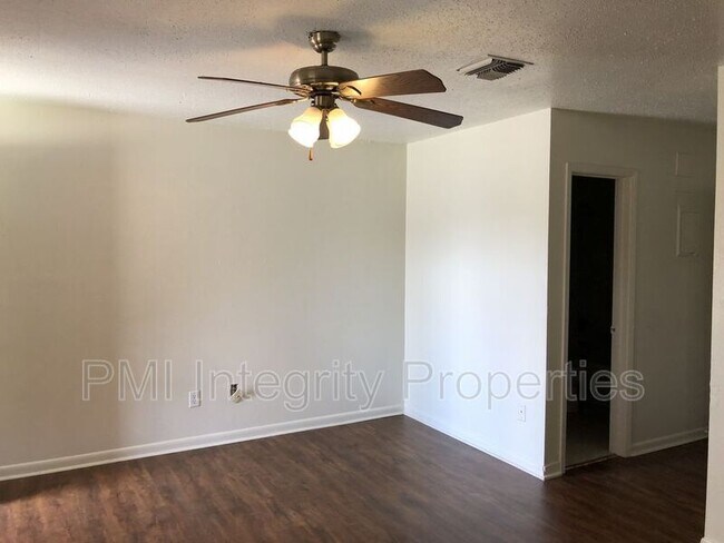 Building Photo - 105 Meaux Blvd