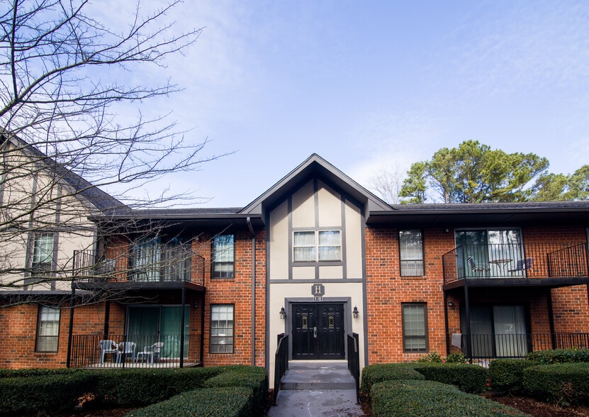 Apartment building entrance - 6851 Roswell Rd