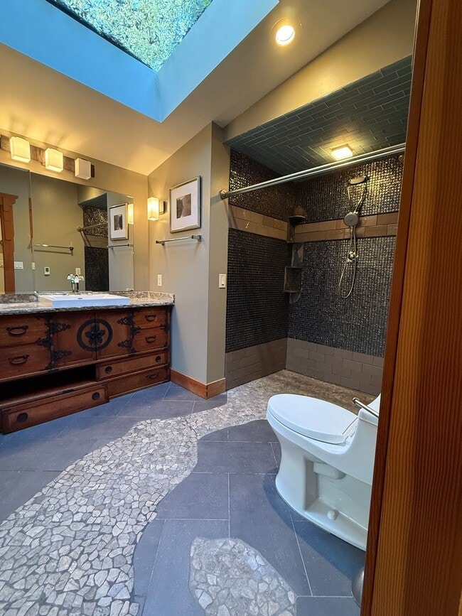 Building Photo - 10809 SE 17th St