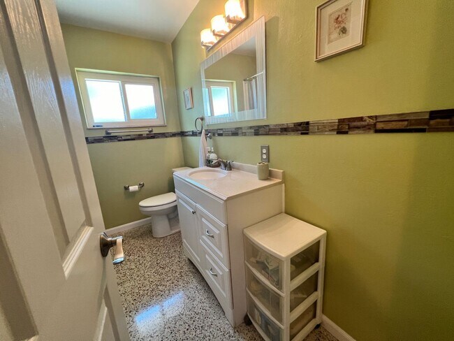 Building Photo - 6month Min. Gulfport High & Dry Home