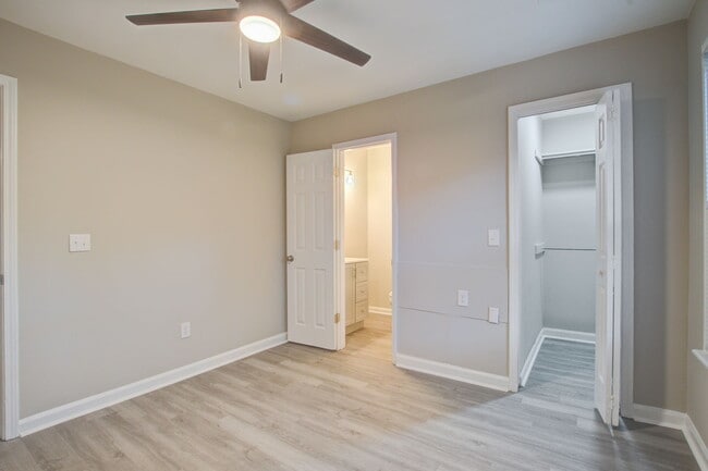 Building Photo - 9621 N Cardinal Dr