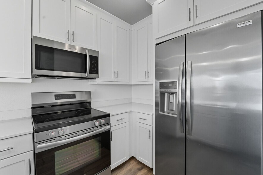 Building Photo - 4063 E Amoroso Dr