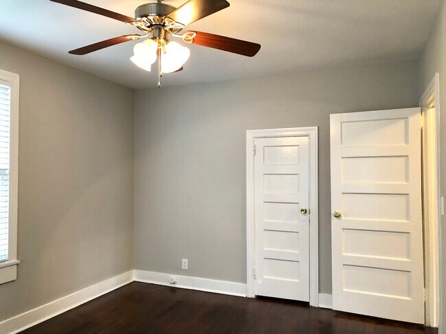 Building Photo - 1721 Oak Dr