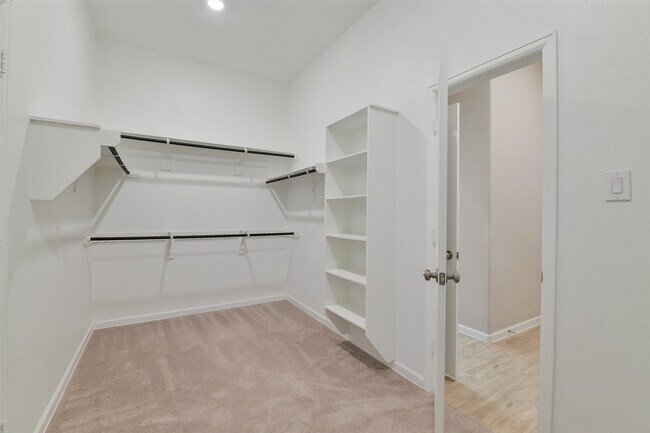 Building Photo - 1439 Northwood Blf Ln