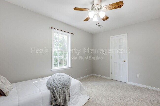 Building Photo - 5200 Parrish Creek Dr