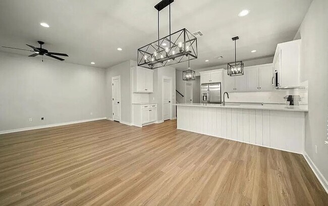 Building Photo - 2404 S 4th St