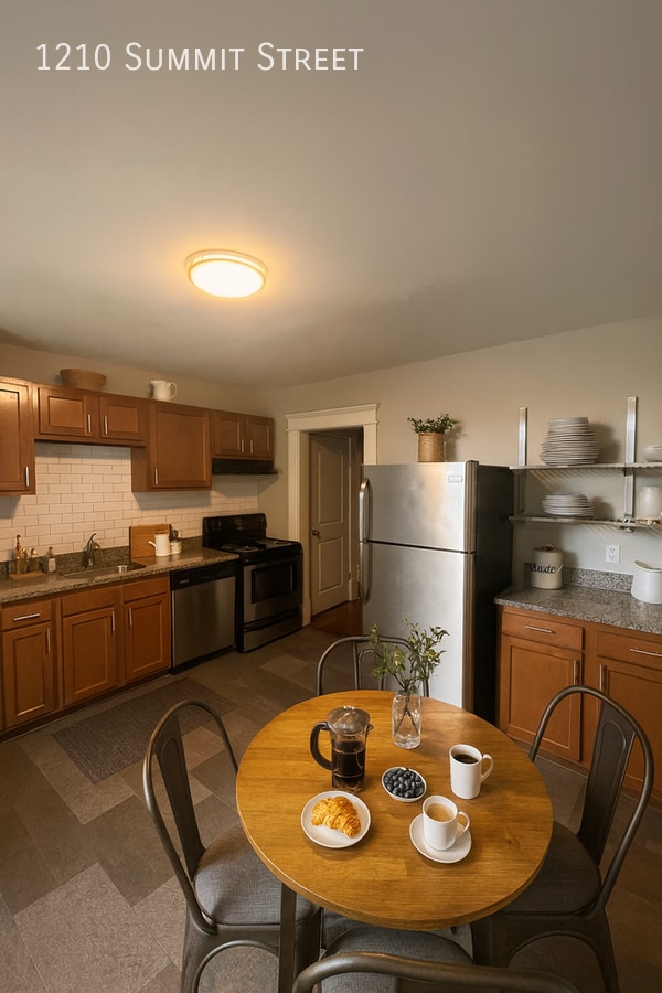 Building Photo - 1210 Summit St