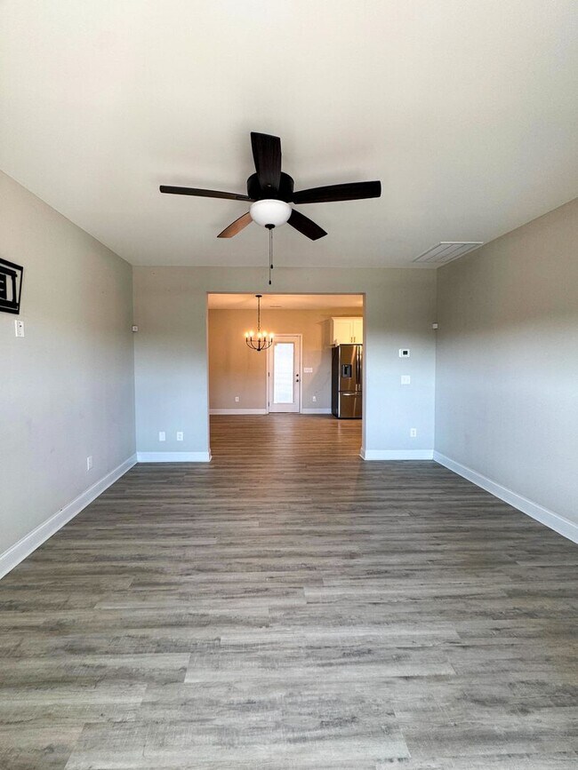 Building Photo - Beautiful 4 Bed 3 Bath Home with Easy Access to I-295