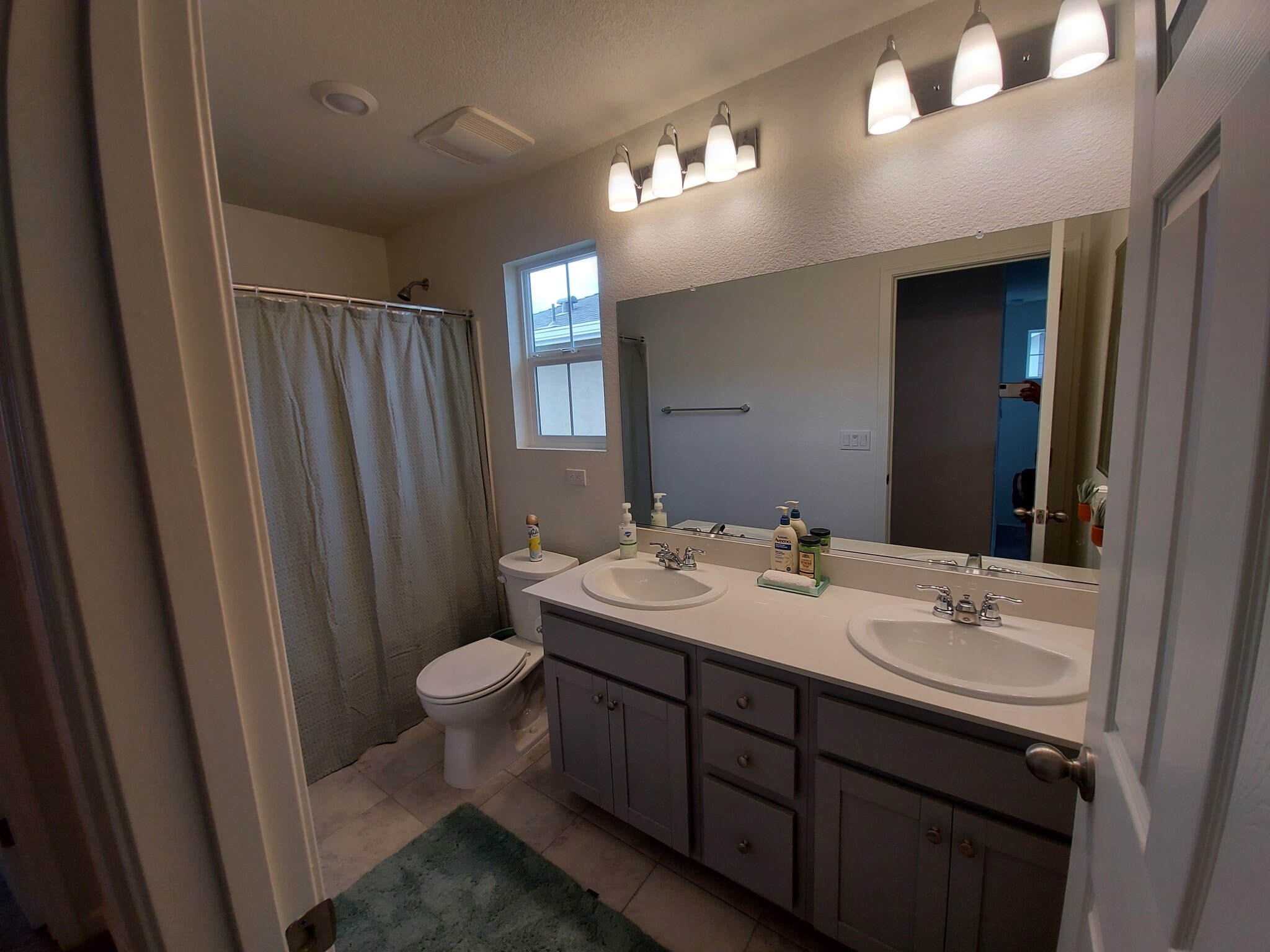 Common bathroom - 2nd floor - 7862 Paseo de Daly