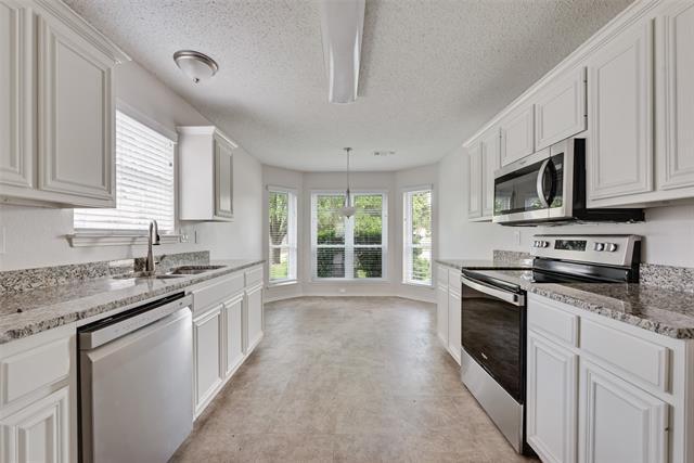 Building Photo - 5611 Alicante Dr