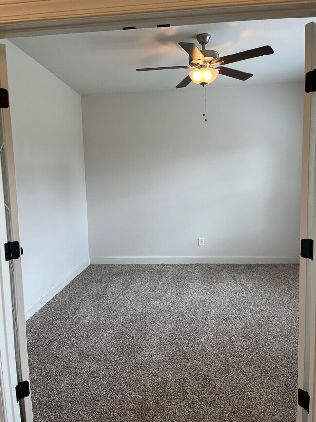 Building Photo - "Spacious 4-Bedroom Retreat with 3.5 Baths in Charming Mt. Juliet!"