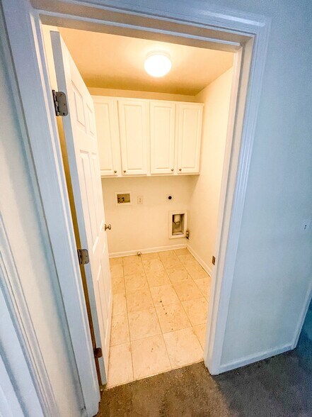 Building Photo - 282 Balaban Cir