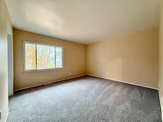 Building Photo - Pennoyer 1703/1705