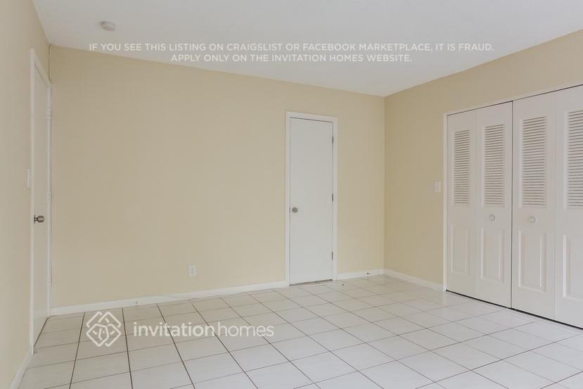 Building Photo - 10431 NW 20th Ct