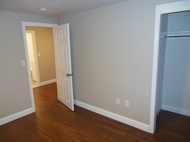 Building Photo - 84 Hooper Rd