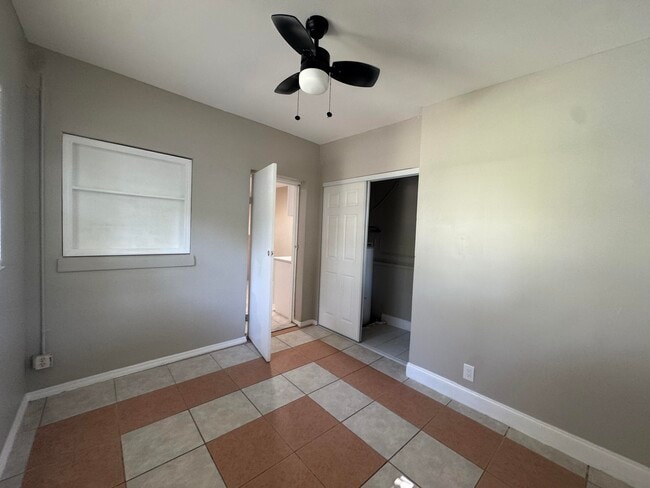 Building Photo - 8821 Dania Dr