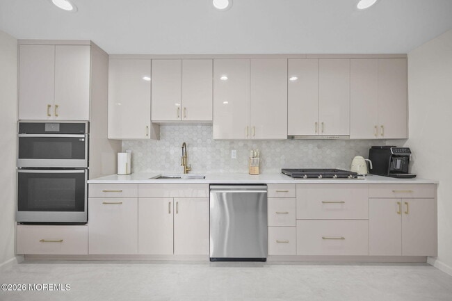 Building Photo - 10 Kinglet Ave