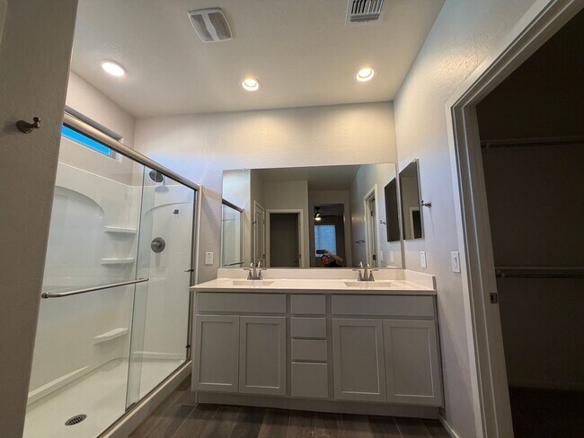 Building Photo - Three Bedroom Two Bath Home with A Den