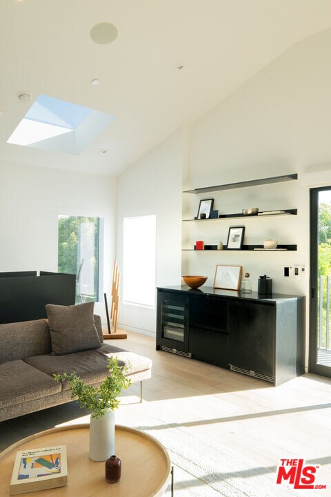 Building Photo - 627 Sunset Ave