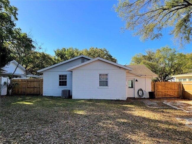 Building Photo - 309 W Palm Dr