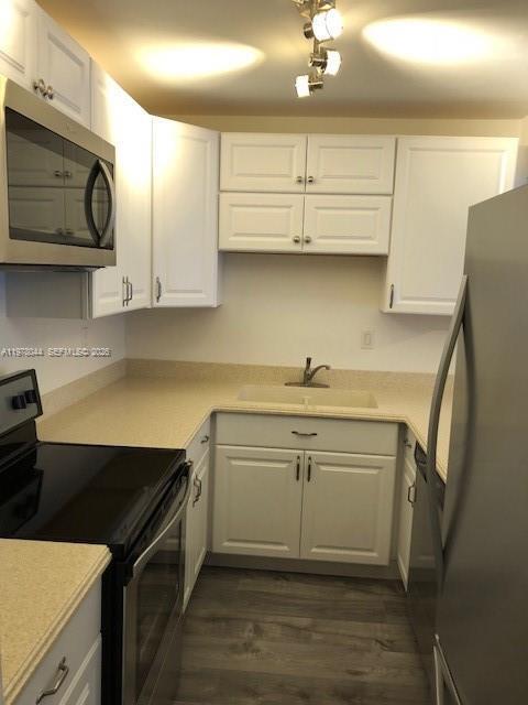 Building Photo - 9301 SW 92nd Ave