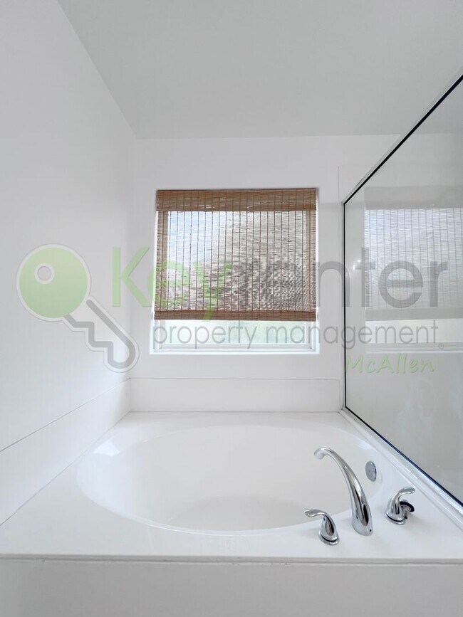 Building Photo - Beatutiful 5Bed/3Bath in Mcallen TX Now Av...