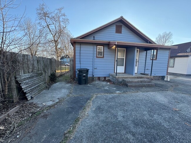 Building Photo - 1006 N 12th St