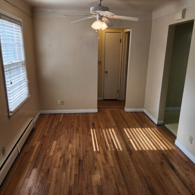Building Photo - 2822 Kingman Blvd